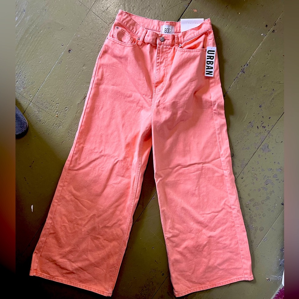 Women’s low-rise wide leg jeans